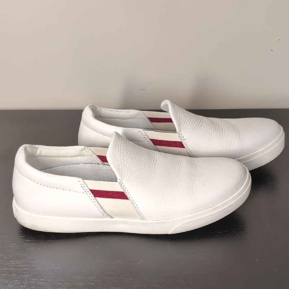 Roots White and Red Loafers Sleek Slip-Ons women's Size 6